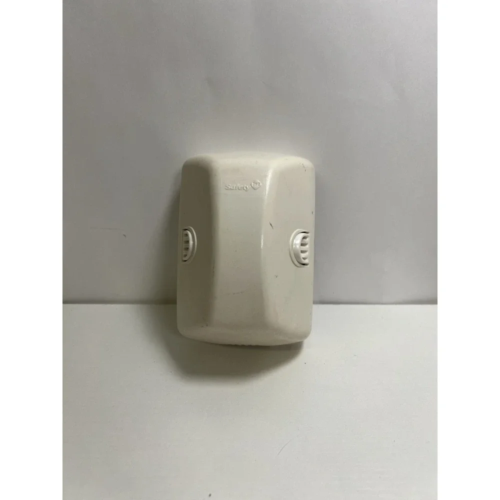 Safety‎ 1st Outlet Cover w/ Cord Shortener Plug Protector Pre-Owned